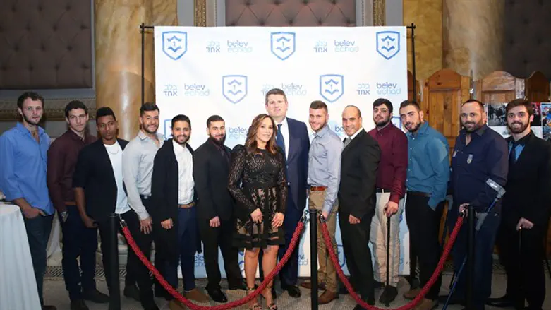 The 11 wounded IDF soldiers with Jonathan and Jennifer Harris