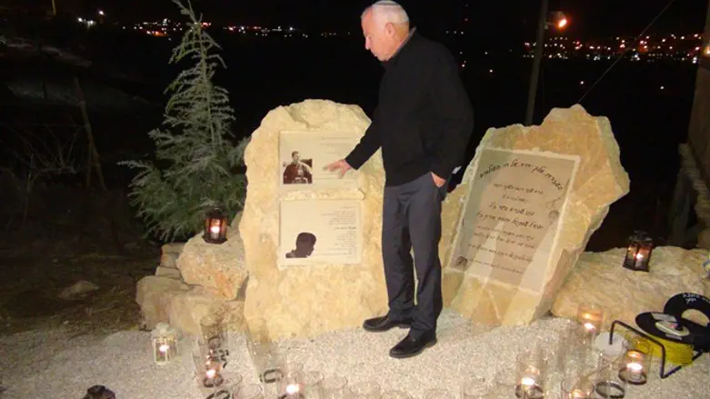 Minister Ariel at memorial