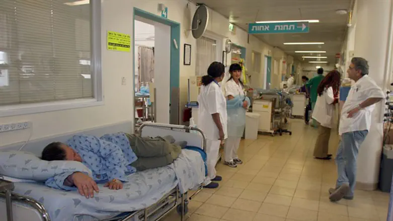 מיטות אשפוז בבית חולים. מחסור גדול