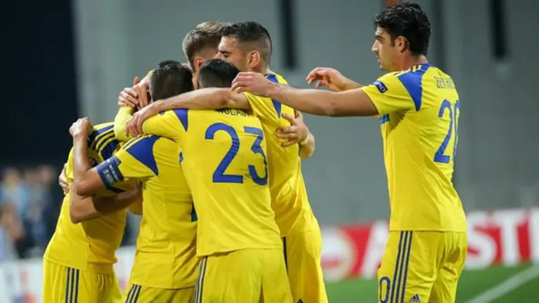 הצהובים חוגגים שער, הערב