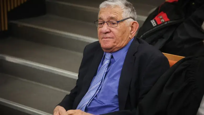 צבי בר בבית המשפט.