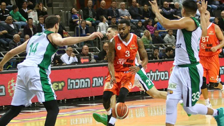 שוב ניצחו את חיפה. שחקני ראשל"צ הערב