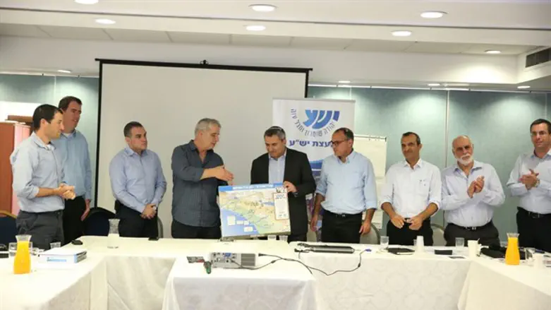 אלקין עם אנשי מועצת יש"ע