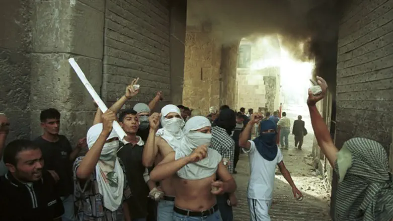 Arabs riot in the Old City (archive)