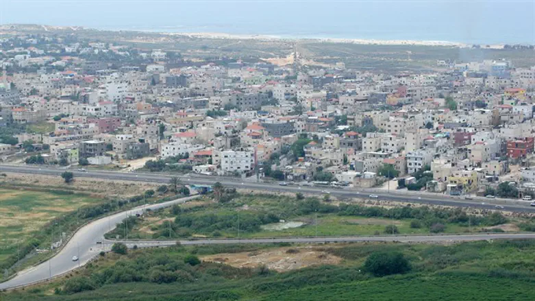 Прибрежной дороге недалеко от деревни Джиср аз-Зарка