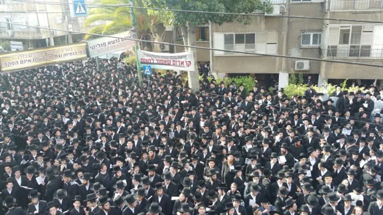 Gur hasidim in Bnei Berak