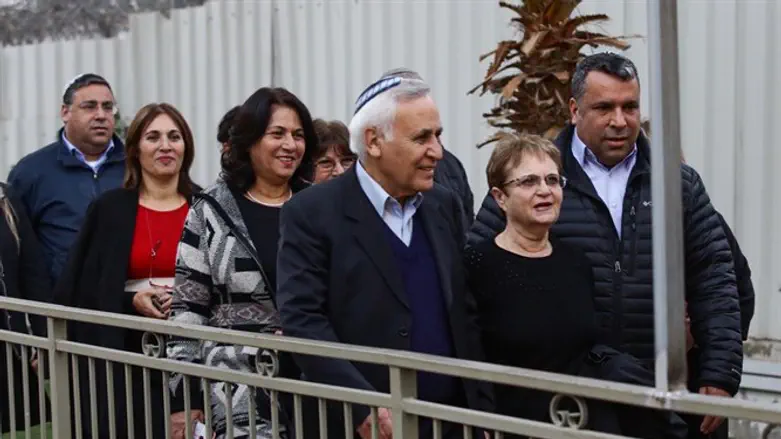 Моше Кацав выходит из тюрьмы "Масиягу"