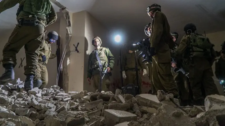 הריסת הבית הלילה