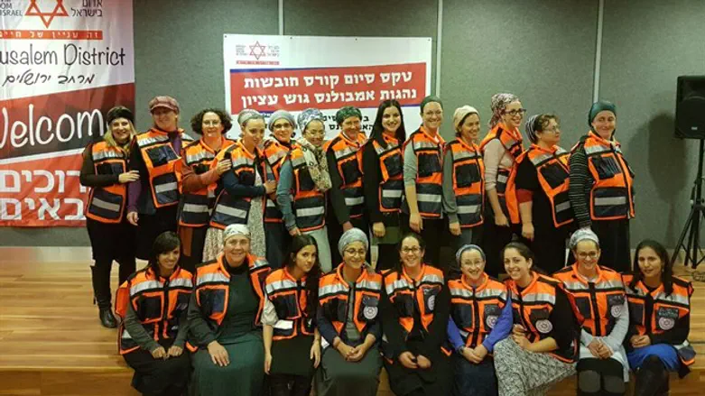 סיום קורס חובשות ונהגות אמבולנס לנשים חרדיות