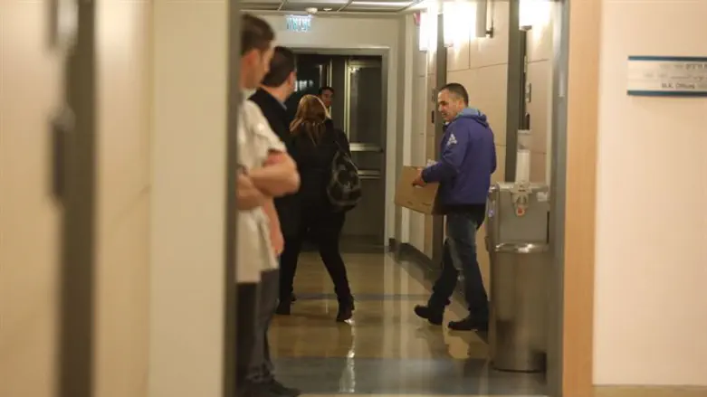 בלשי משטרה בלשכת ח"כ גטאס