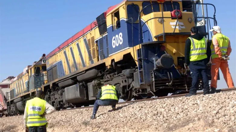 Israel Railways workers fix train