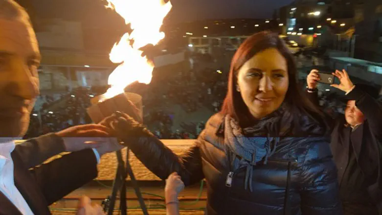 השרה גמליאל בטקס הדלקת הנרות, בכותל המערבי