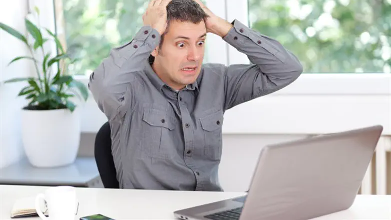 ישיבה ממושכת עלולה לפגוע בכם