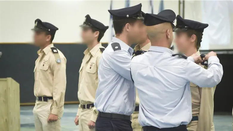 בוגרי קורס הטיס מקבלים את דרגות הקצונה, היום