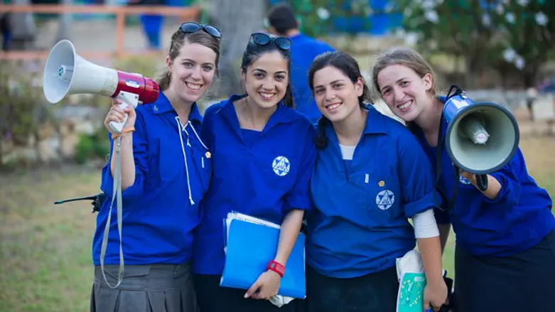 "מחנכים לתורה שרלוונטית לכל צורת החיים". חניכות בעזרא