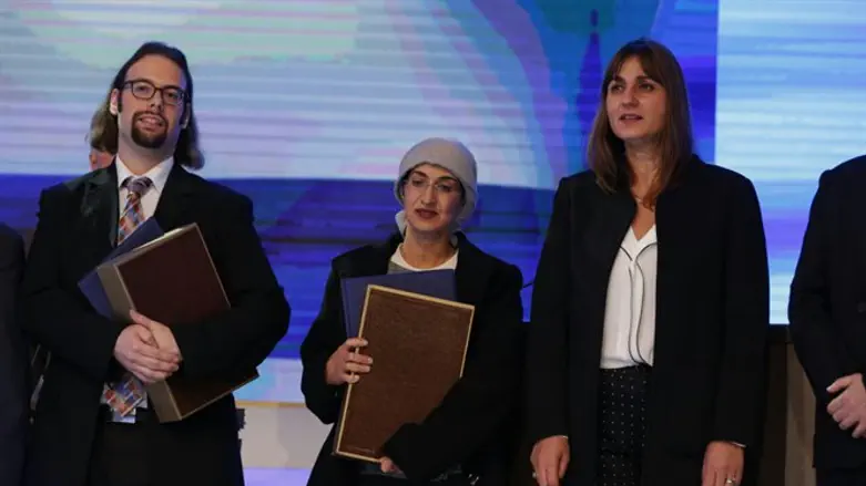 הזוכים בחידון התנ"ך למבוגרים, הערב