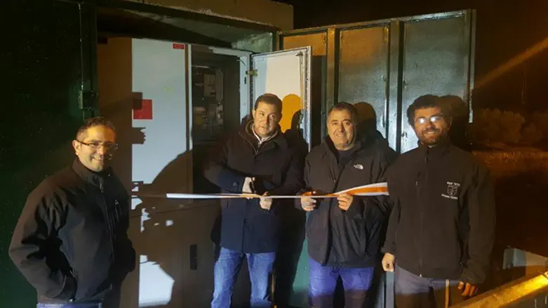 מדליקים את האור