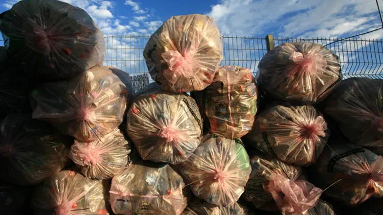 An idle threat? Recycling bags