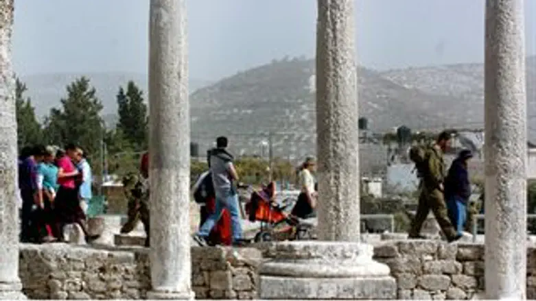 מטיילים בסבסטיה