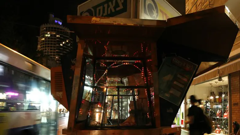 פריסה מחדש. דוכן פיס