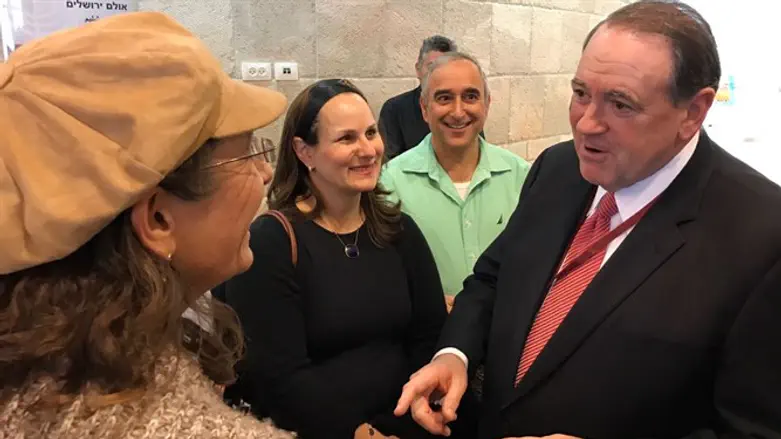 מייק האקבי בכנסת