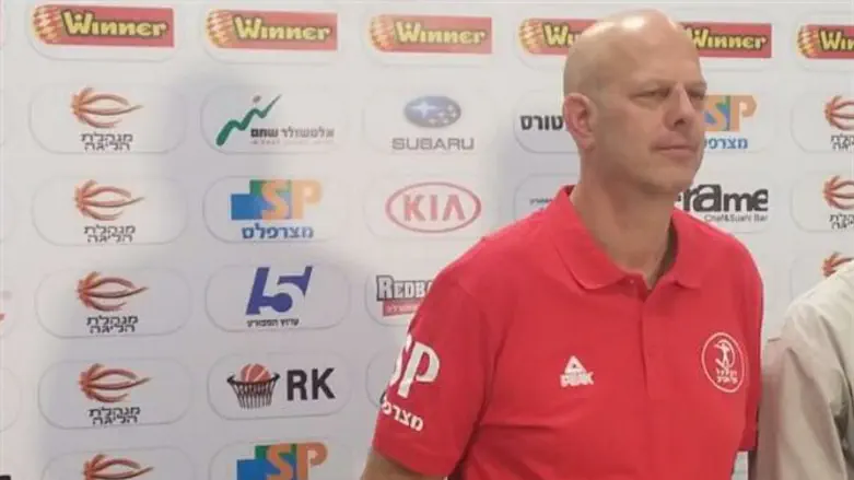 רמי הדר באדום, הערב