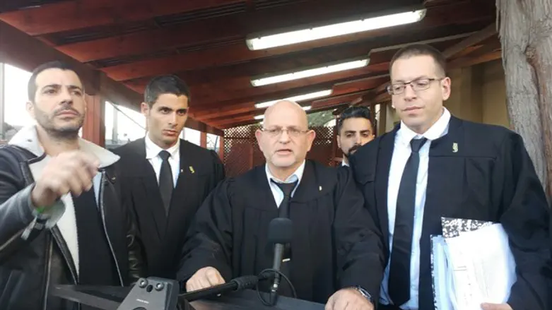 עורכי דינו של אלאור אזריה