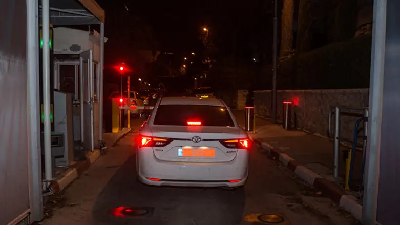 Investigators leave Netanyahu's home (archive)