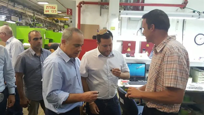 שטייניץ ודגן בביקור באזור התעשייה שחק