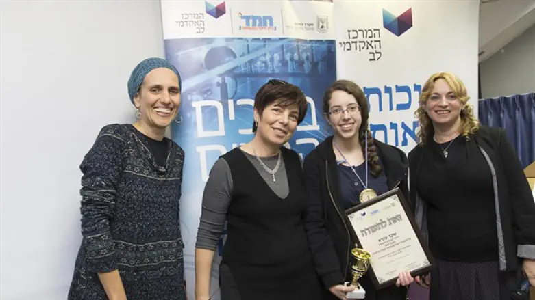 במקום הראשון: שקד עזרא