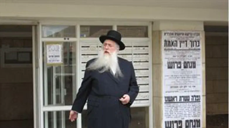 הרב מנחם פרוש
