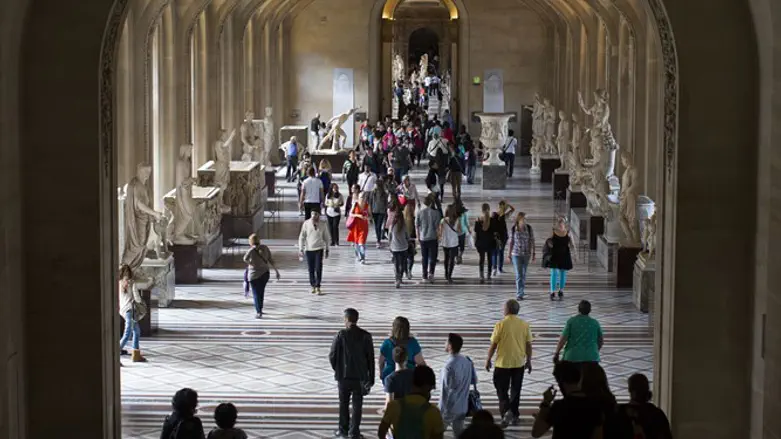 Louvre Museum. Losses