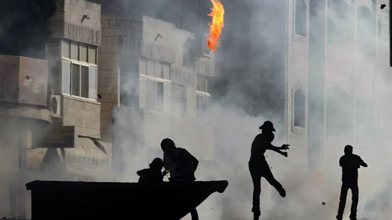 השלכת בקבוקי תבערה. ארכיון