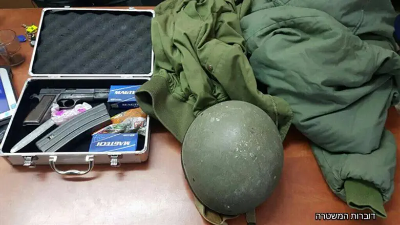 חלק מהציוד שנתפס