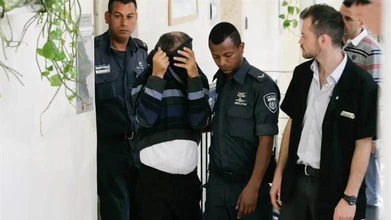 שמואל מובא לבית המשפט. ארכיון