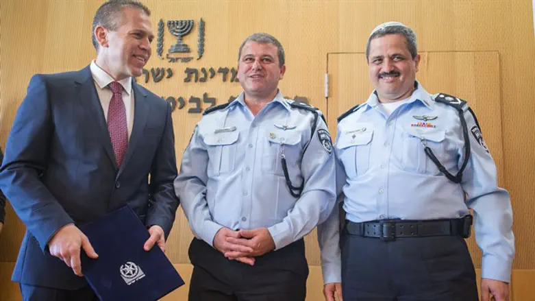 מימין: אלשיך, צ'יקו אדרי והשר ארדן