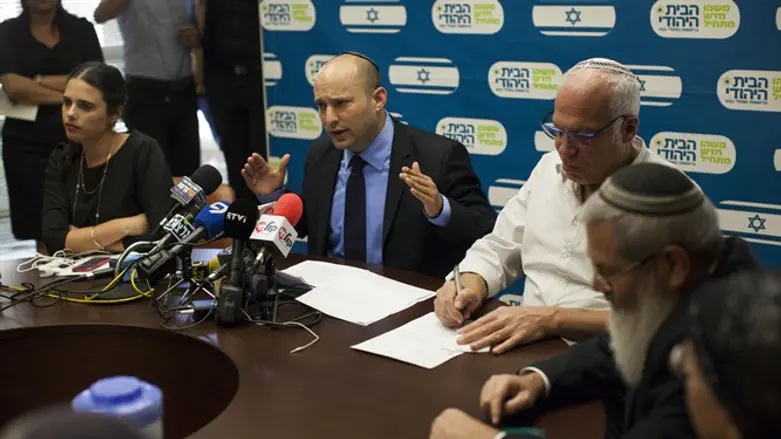 Bennett with senior Jewish Home party MKs (file)
