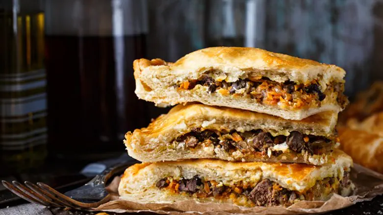 בשר פאי פשטידה בצק עלים אפיה בישול ארוחה אוכל מזון תזונה מטבח מתכון מתכונים