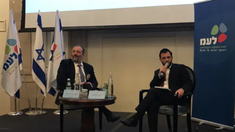 Aryeh Deri at conference