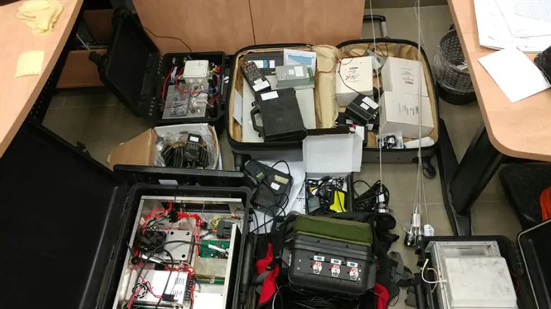 חלק מהציוד שנתפס