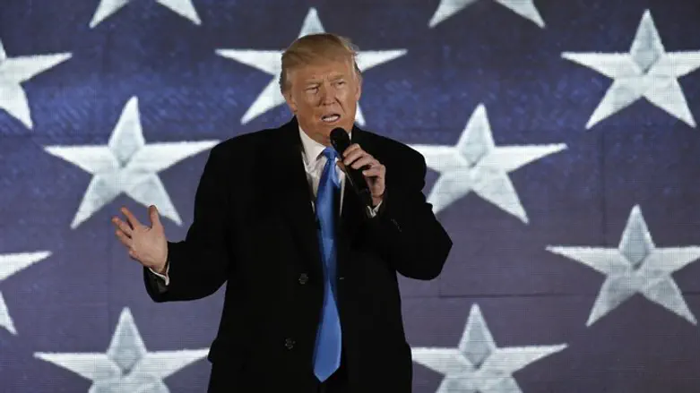 Trump addresses crowd at inauguration concert at the Lincoln Memorial