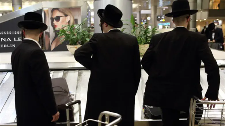 Hareidim at airport
