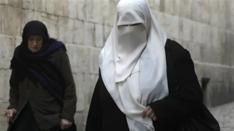 Arab women