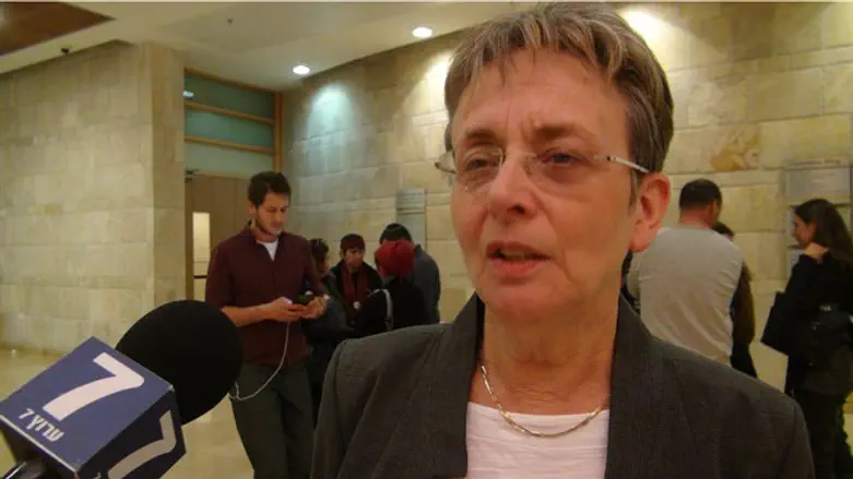 לאה גולדין תגיש תכנית ב-103