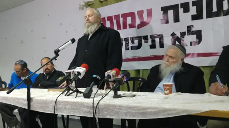 "אף אחד לא מצפה מהתושבים לצאת מהבית בשירה וריקודים". כנס לחידוש המאבק בעמונה, השבוע