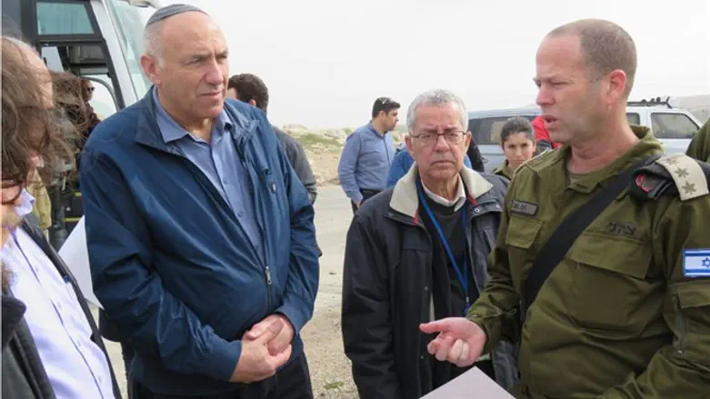 ח"כ יוגב, במהלך הסיור