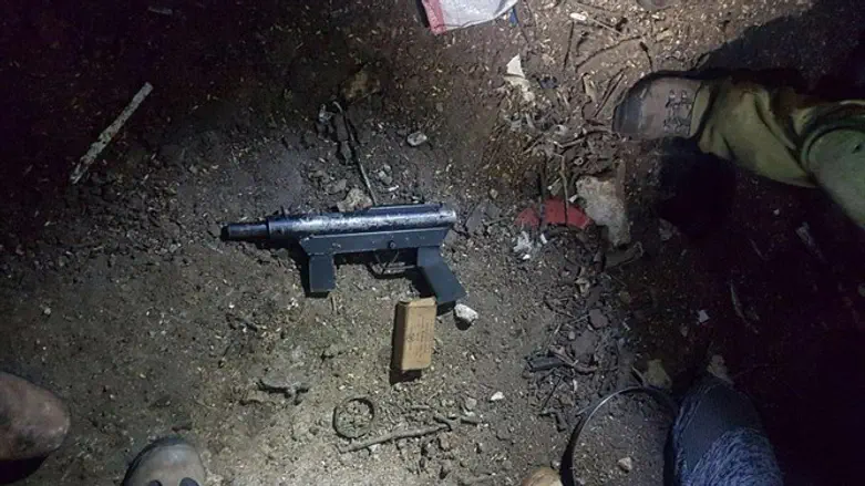 נשק של מחבלים. ארכיון