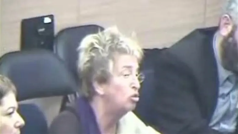 אתן חייבות לנו