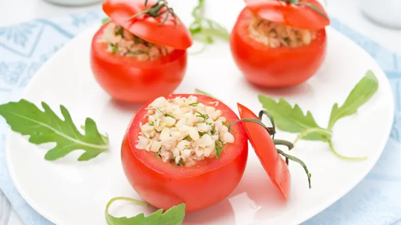 עגבניה עגבניות ממולאות טונה סלט ירקות מתכון מתכונים 