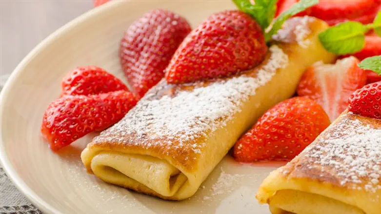 בלינצעס בלינצס חביתיות תותים קינוח מתוק חלבי מתכון מתכונים